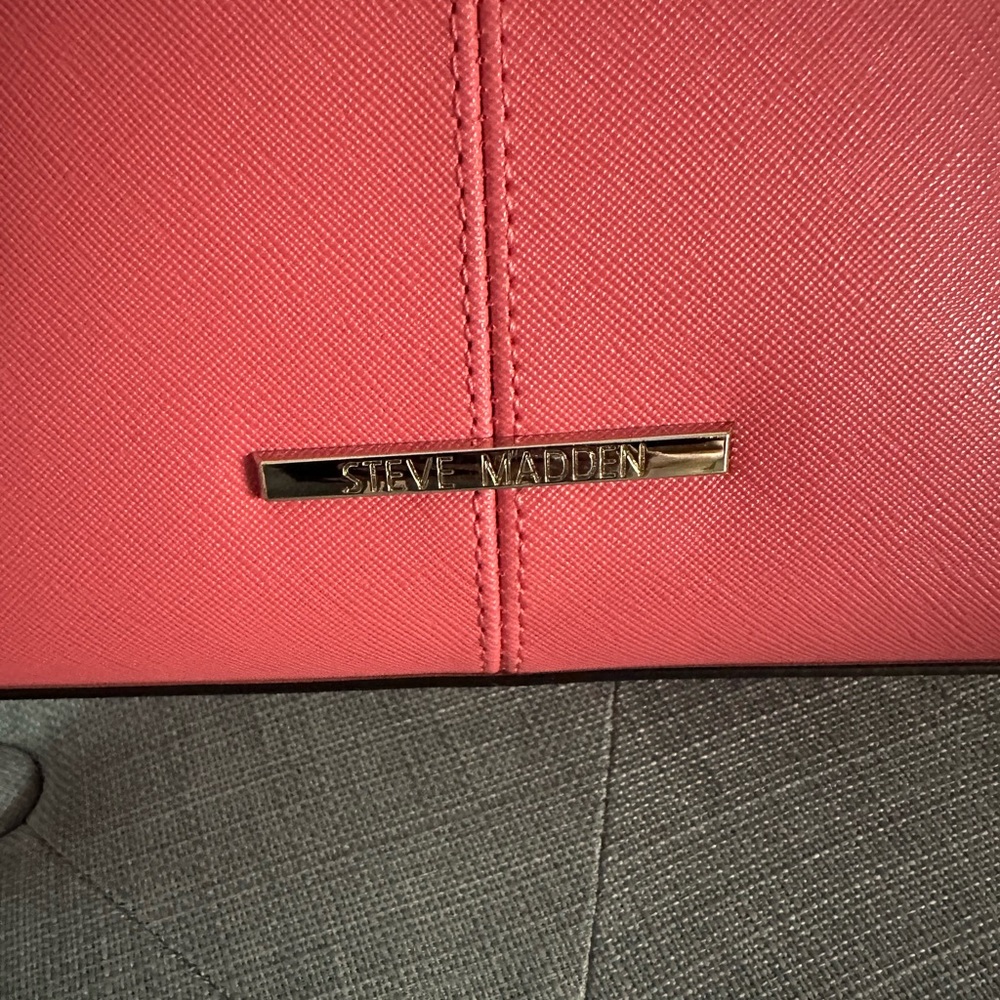 Pink Steve Madden tote.